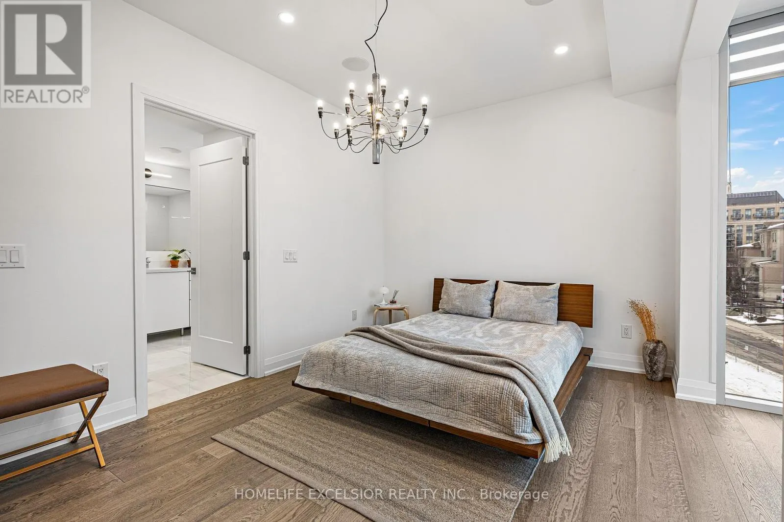 UNIT 1 - 18 GREENBRIAR ROAD
