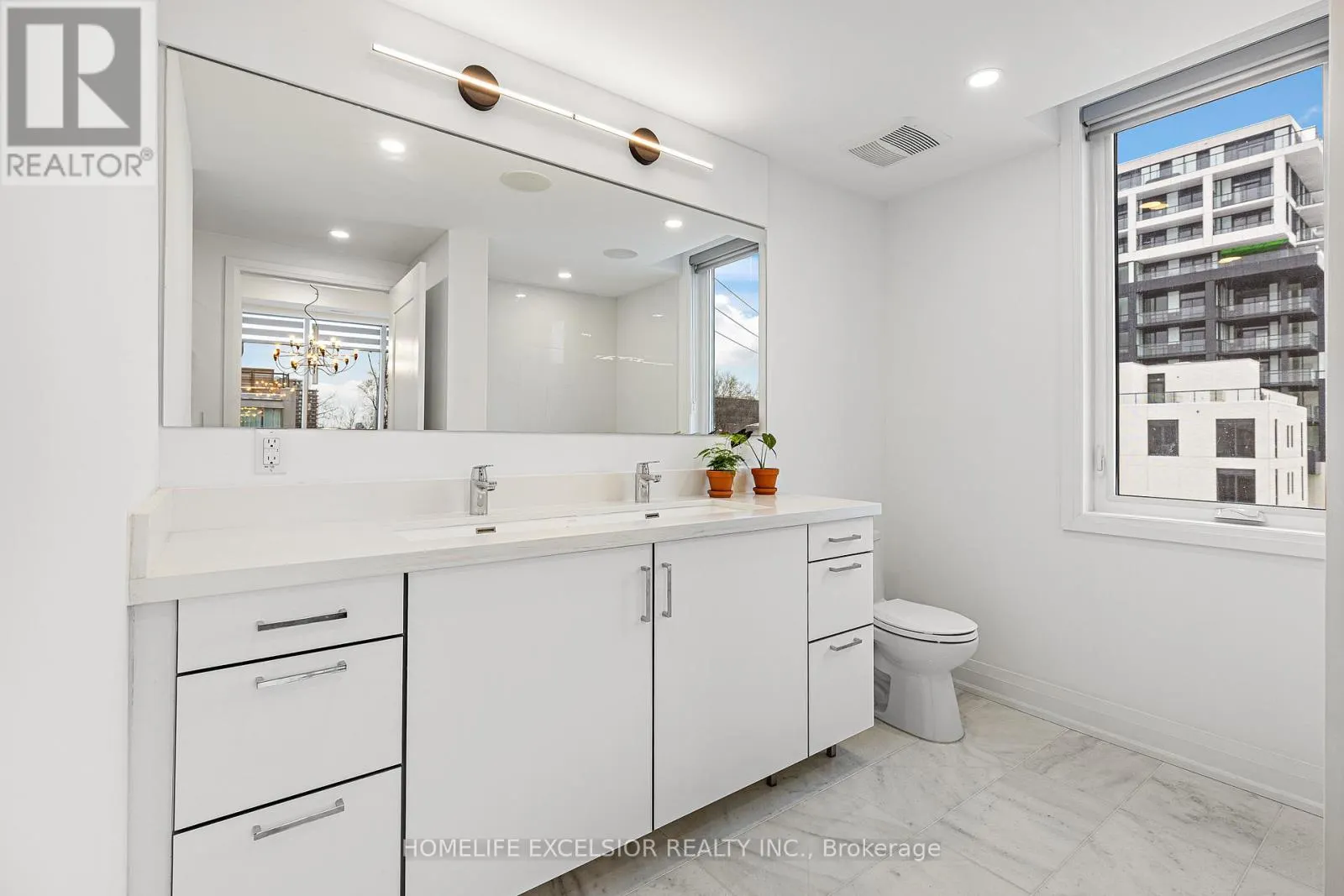 UNIT 1 - 18 GREENBRIAR ROAD