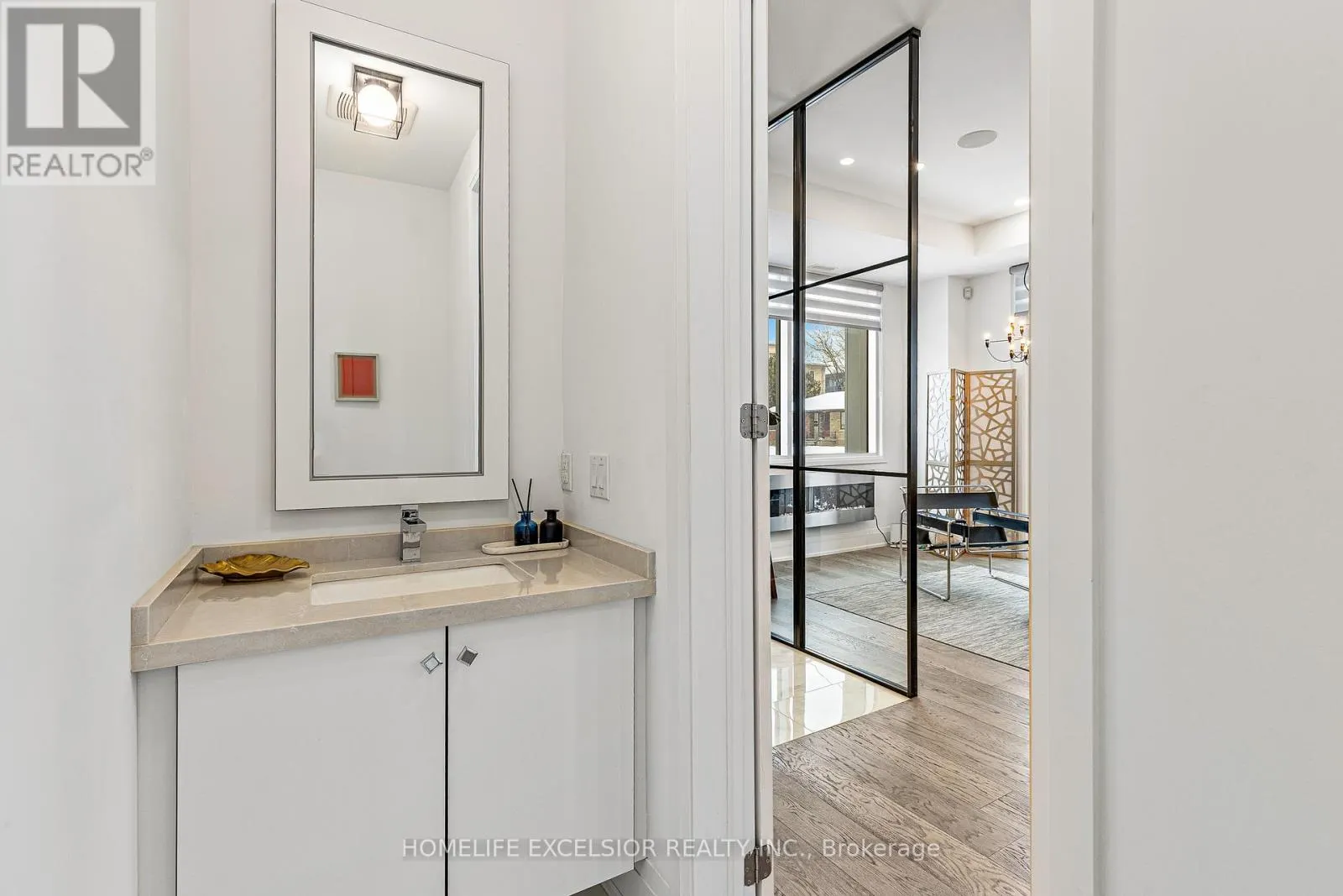 UNIT 1 - 18 GREENBRIAR ROAD