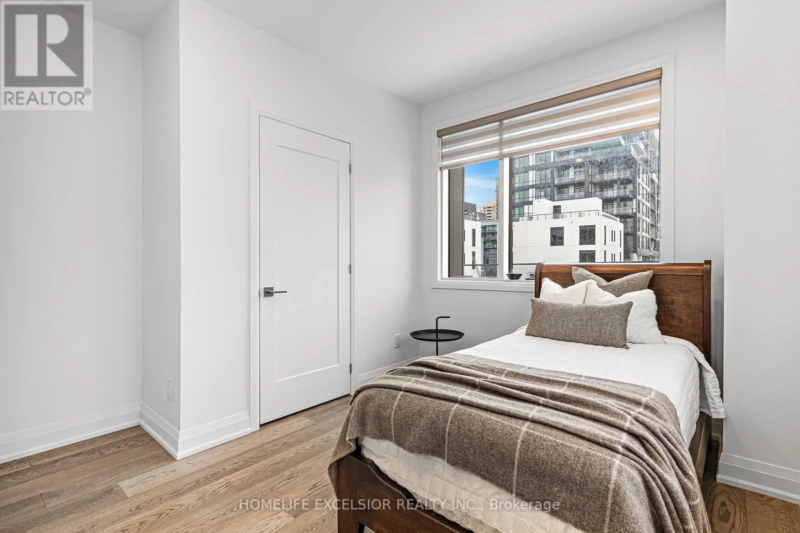 UNIT 1 - 18 GREENBRIAR ROAD