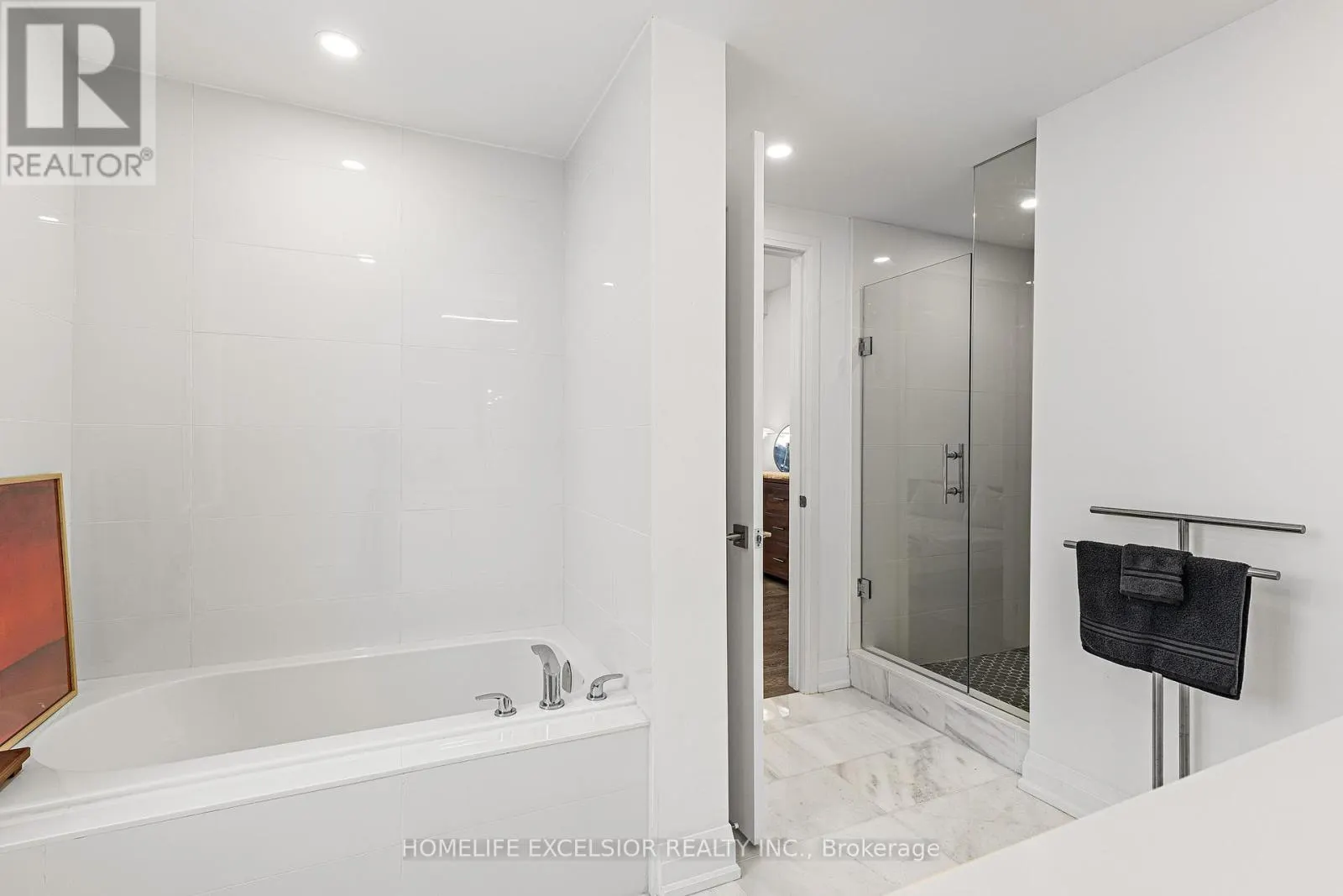 UNIT 1 - 18 GREENBRIAR ROAD