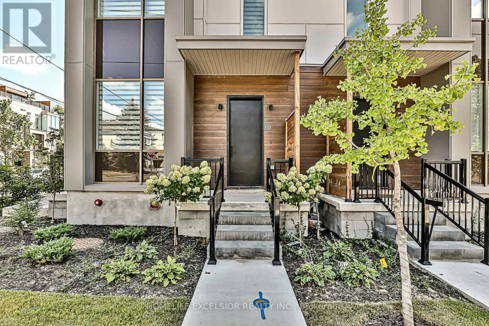 UNIT 1 - 18 GREENBRIAR ROAD