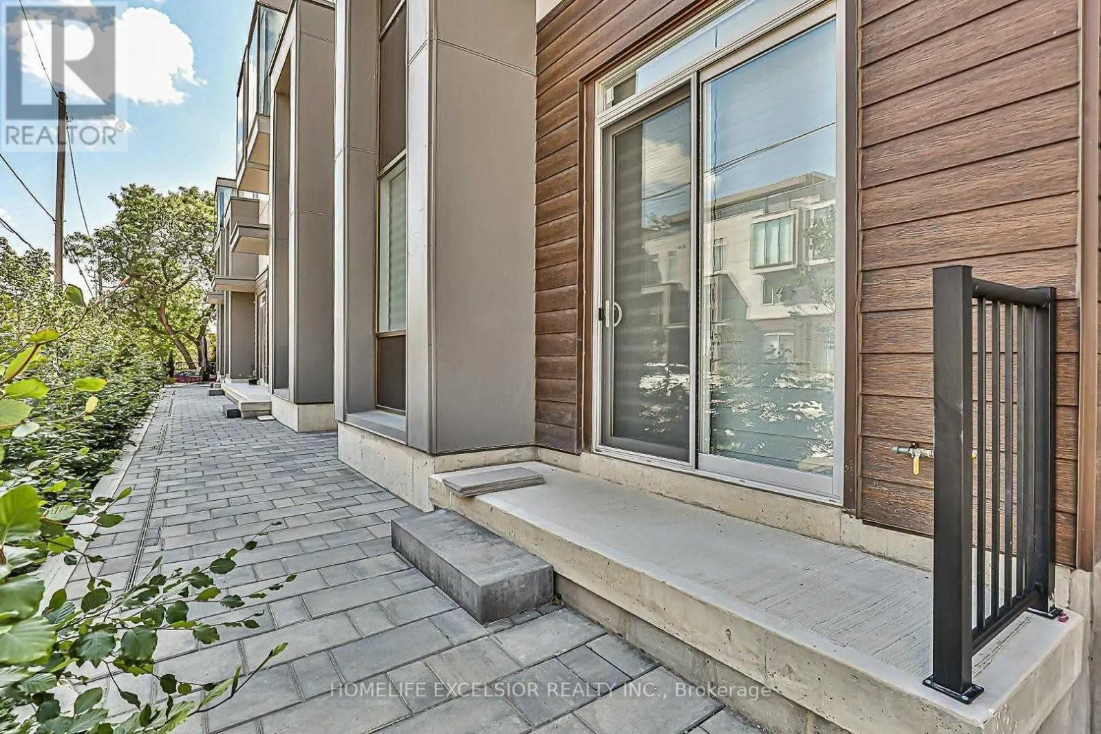 UNIT 1 - 18 GREENBRIAR ROAD