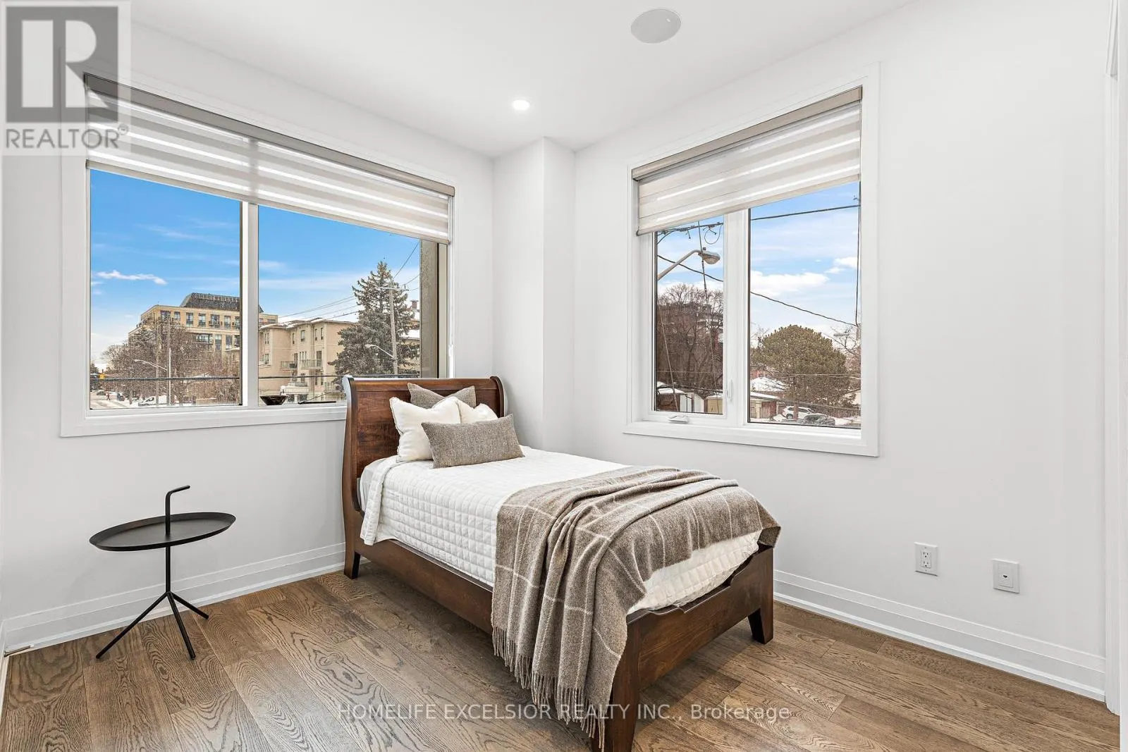 UNIT 1 - 18 GREENBRIAR ROAD