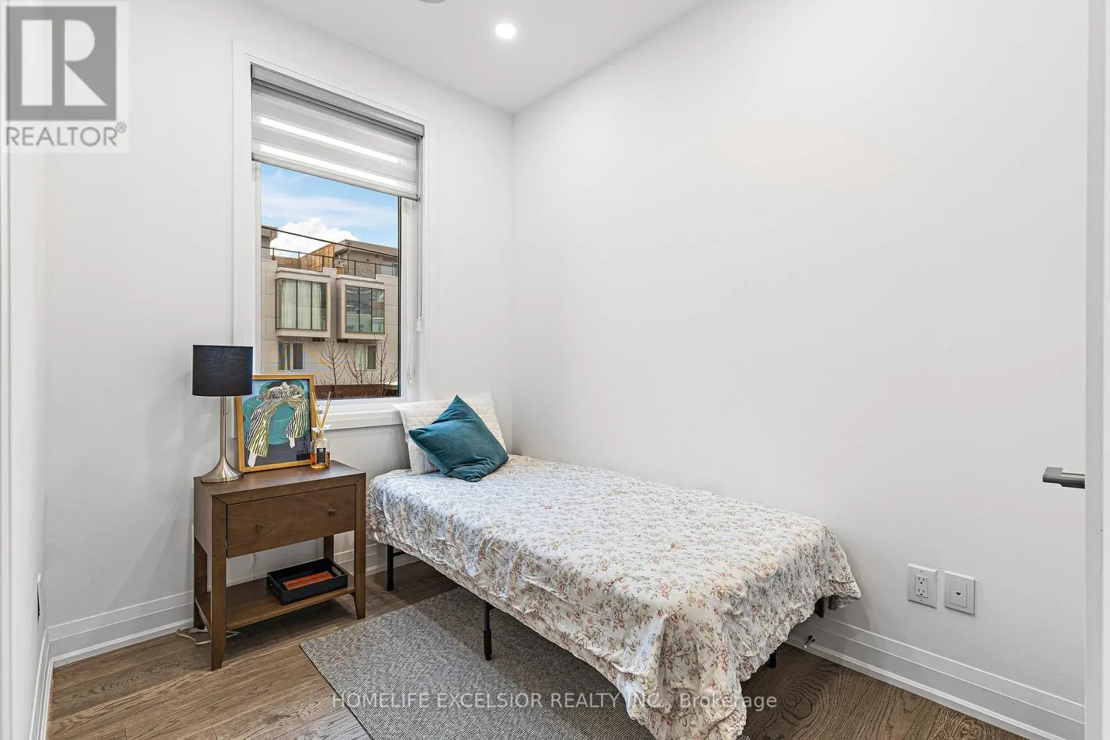 UNIT 1 - 18 GREENBRIAR ROAD