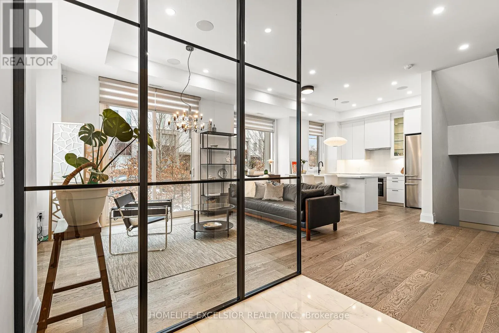 UNIT 1 - 18 GREENBRIAR ROAD