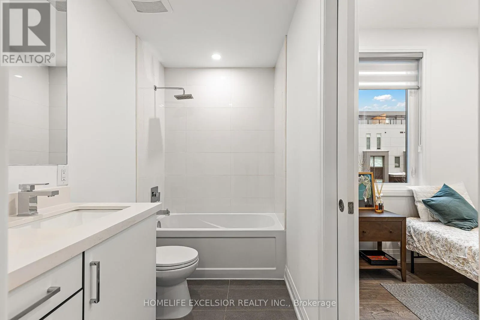 UNIT 1 - 18 GREENBRIAR ROAD