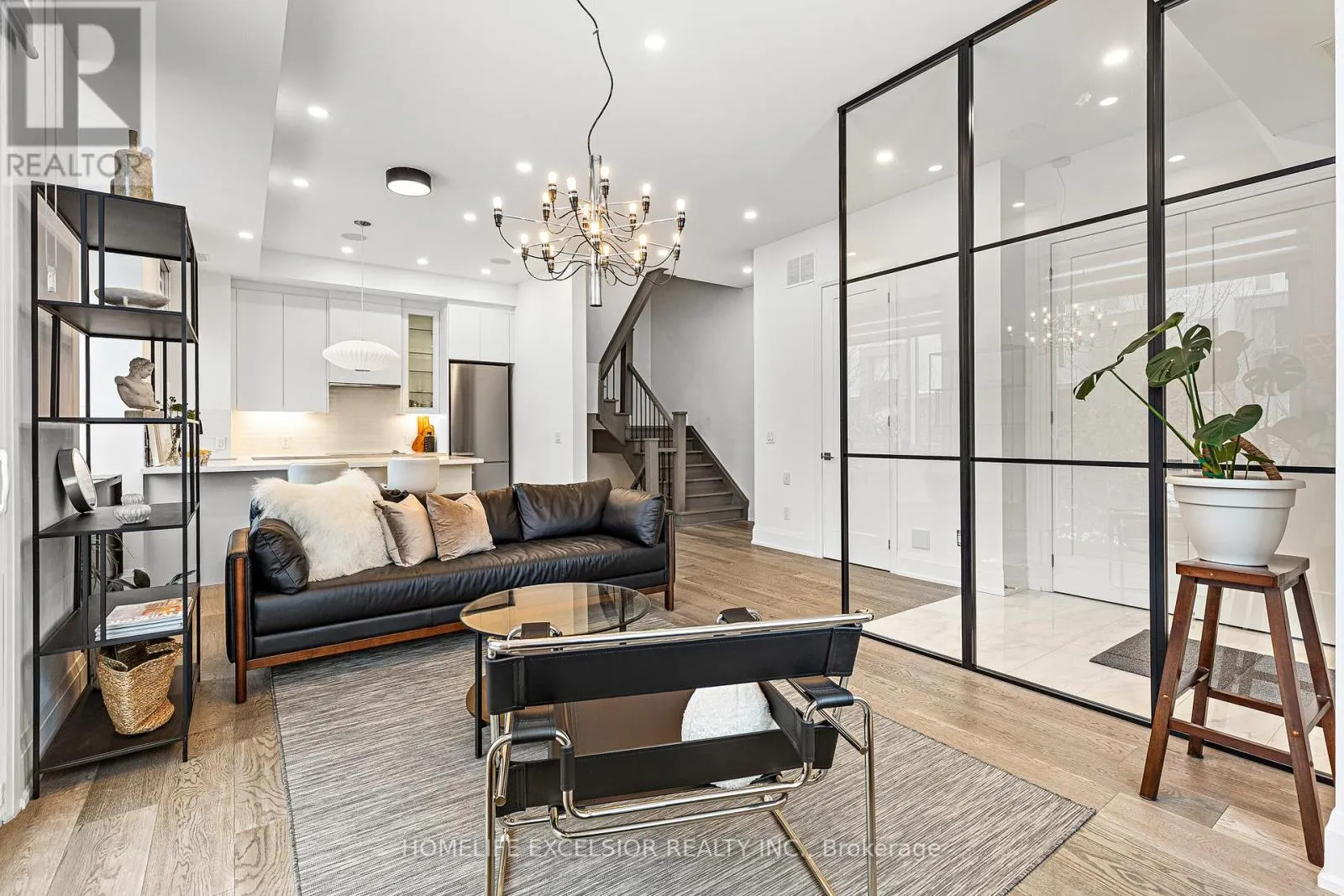 UNIT 1 - 18 GREENBRIAR ROAD