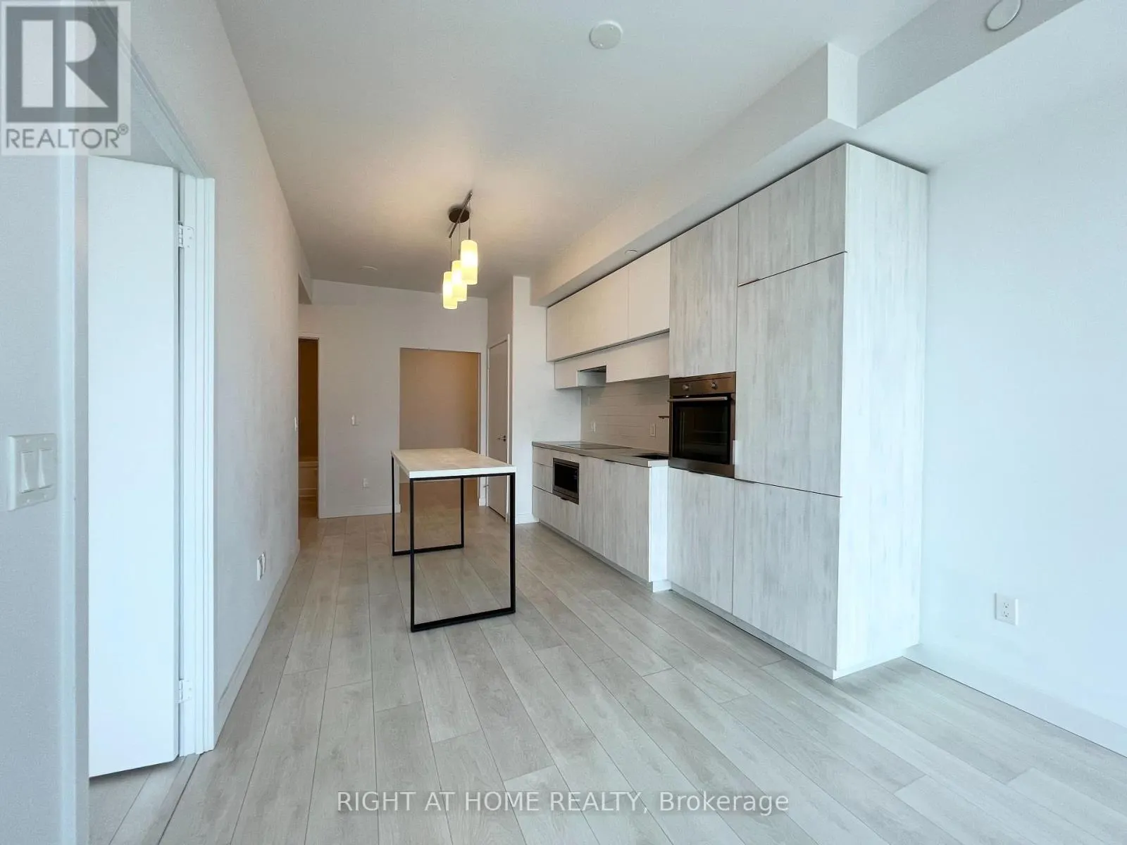 5001 - 8 EGLINTON AVENUE E