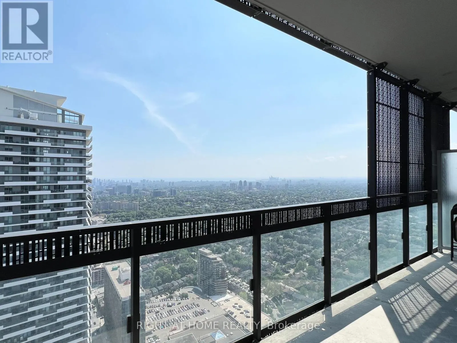 5001 - 8 EGLINTON AVENUE E