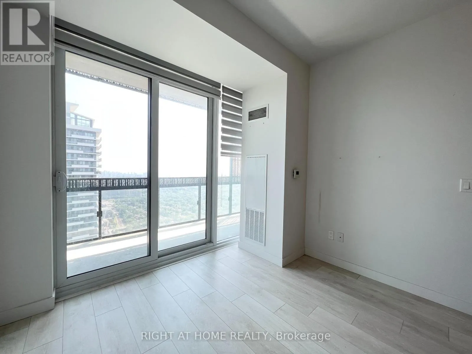 5001 - 8 EGLINTON AVENUE E