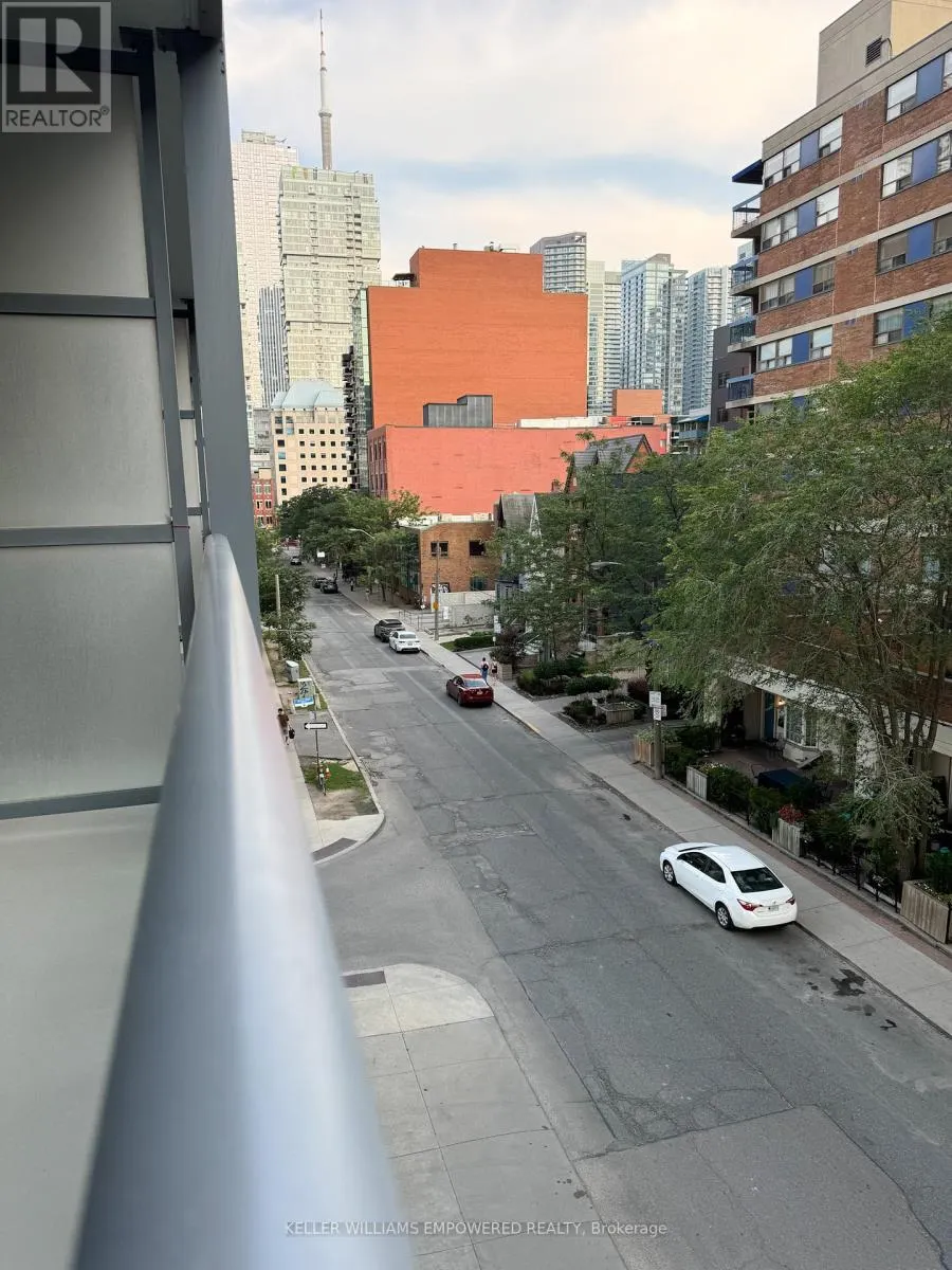 406 - 210 SIMCOE STREET