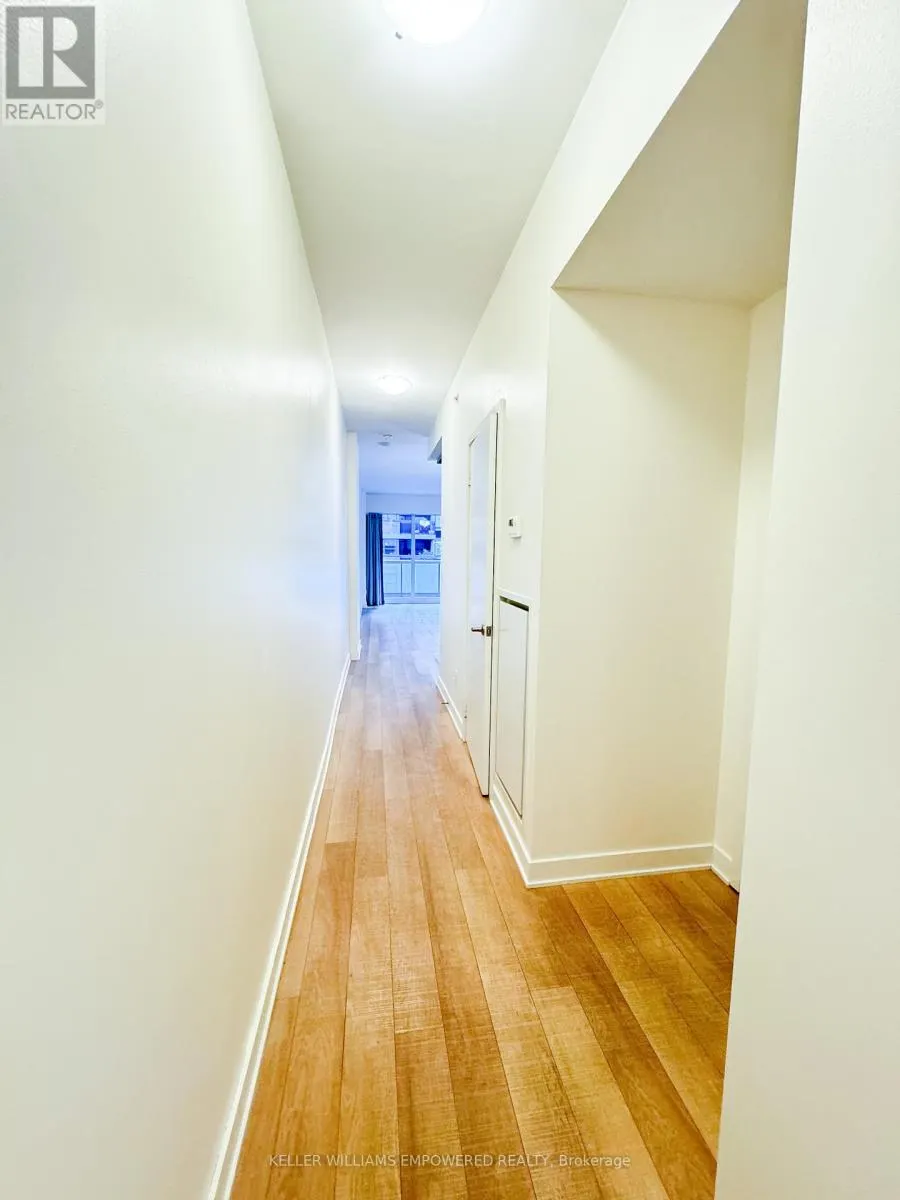 406 - 210 SIMCOE STREET