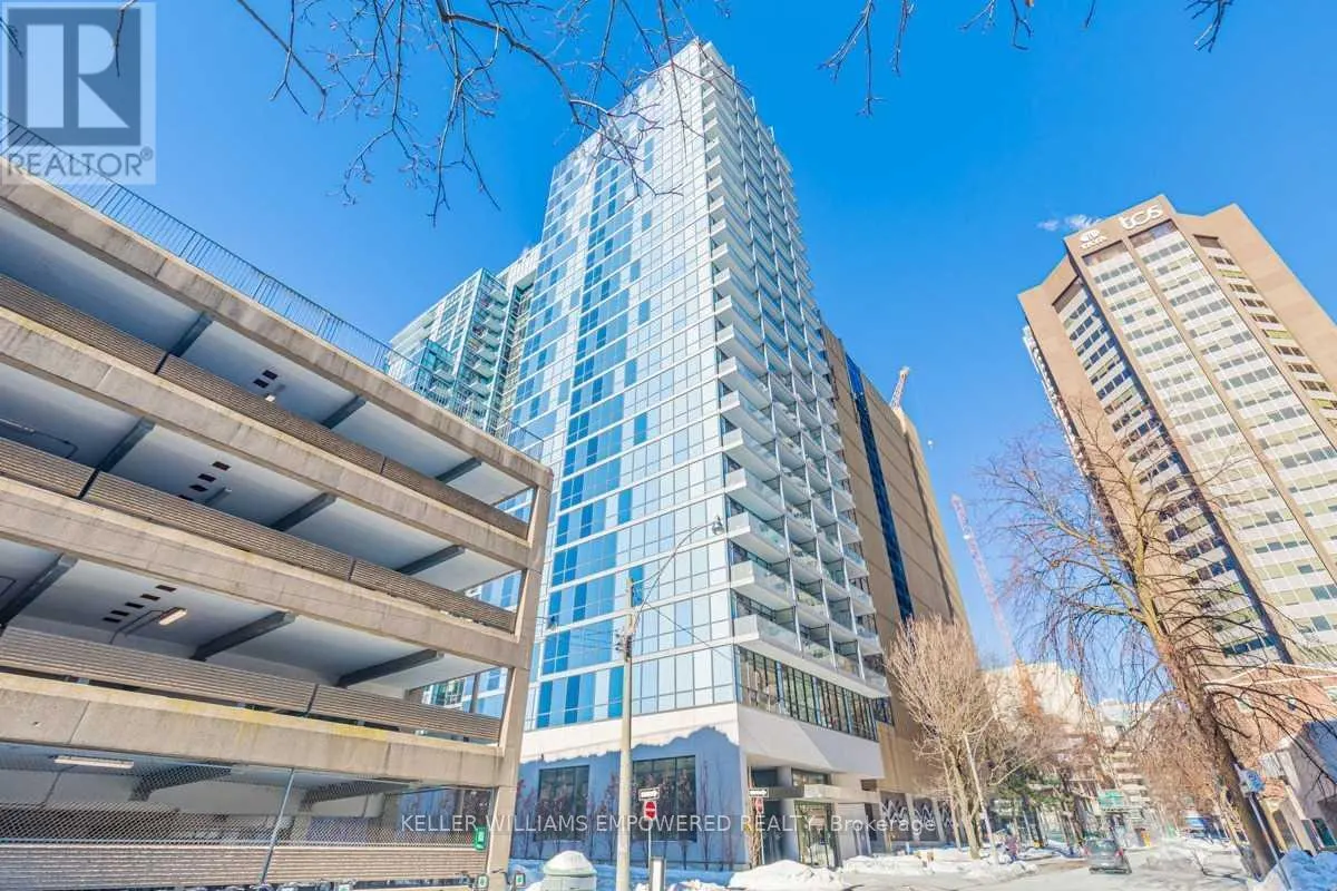 406 - 210 SIMCOE STREET