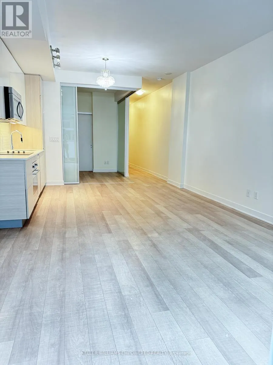 406 - 210 SIMCOE STREET