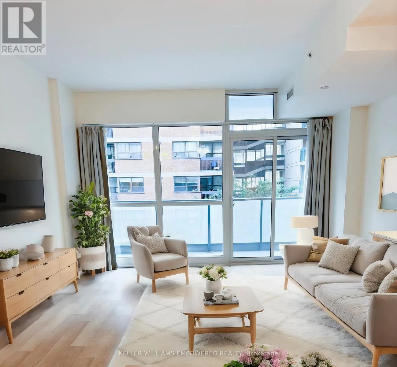 406 - 210 SIMCOE STREET