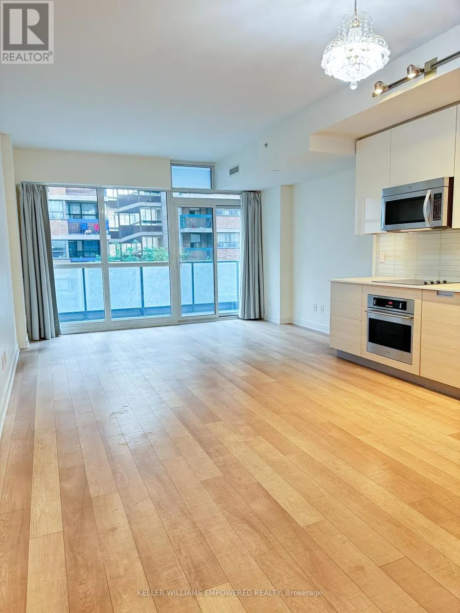 406 - 210 SIMCOE STREET