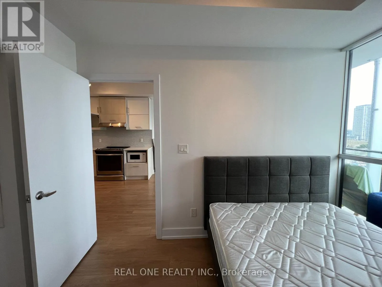 1112 - 150 FAIRVIEW MALL DRIVE