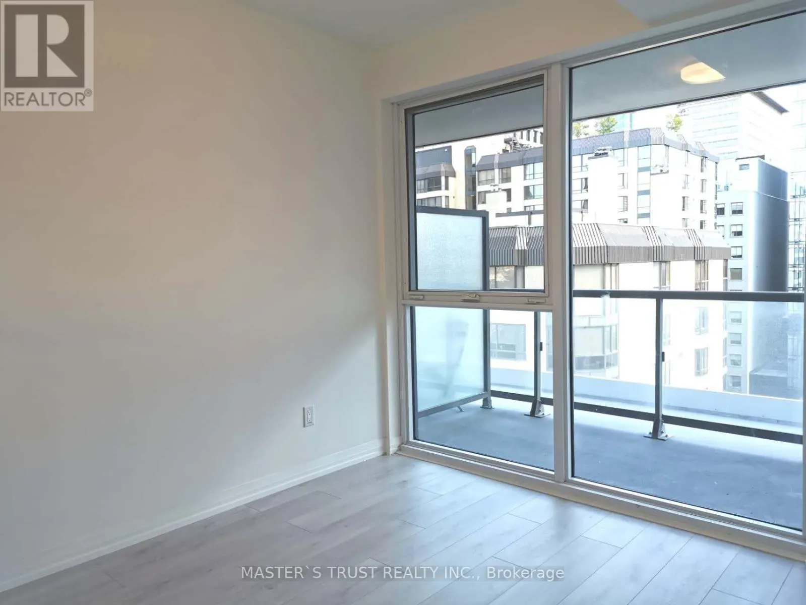803 - 280 DUNDAS STREET W