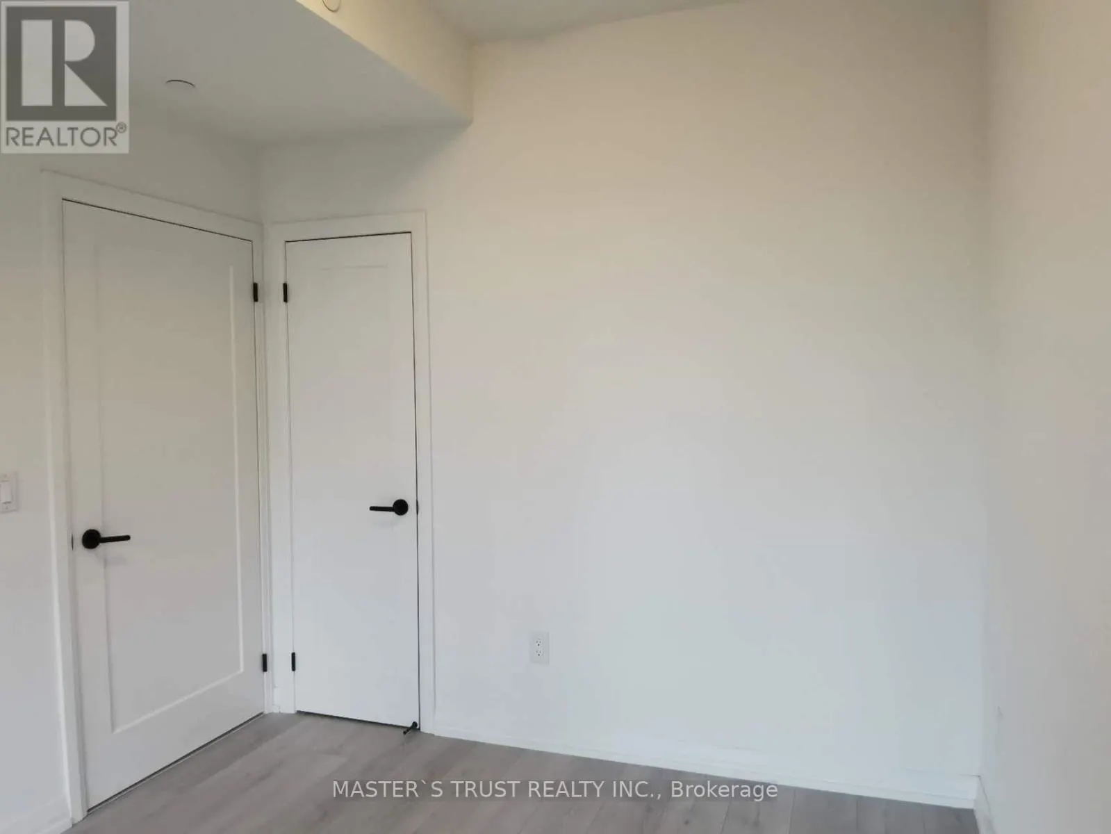 803 - 280 DUNDAS STREET W