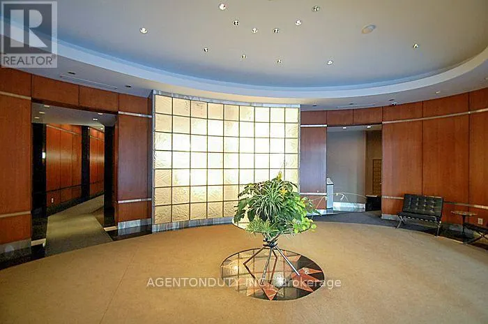 1804 - 1121 BAY STREET