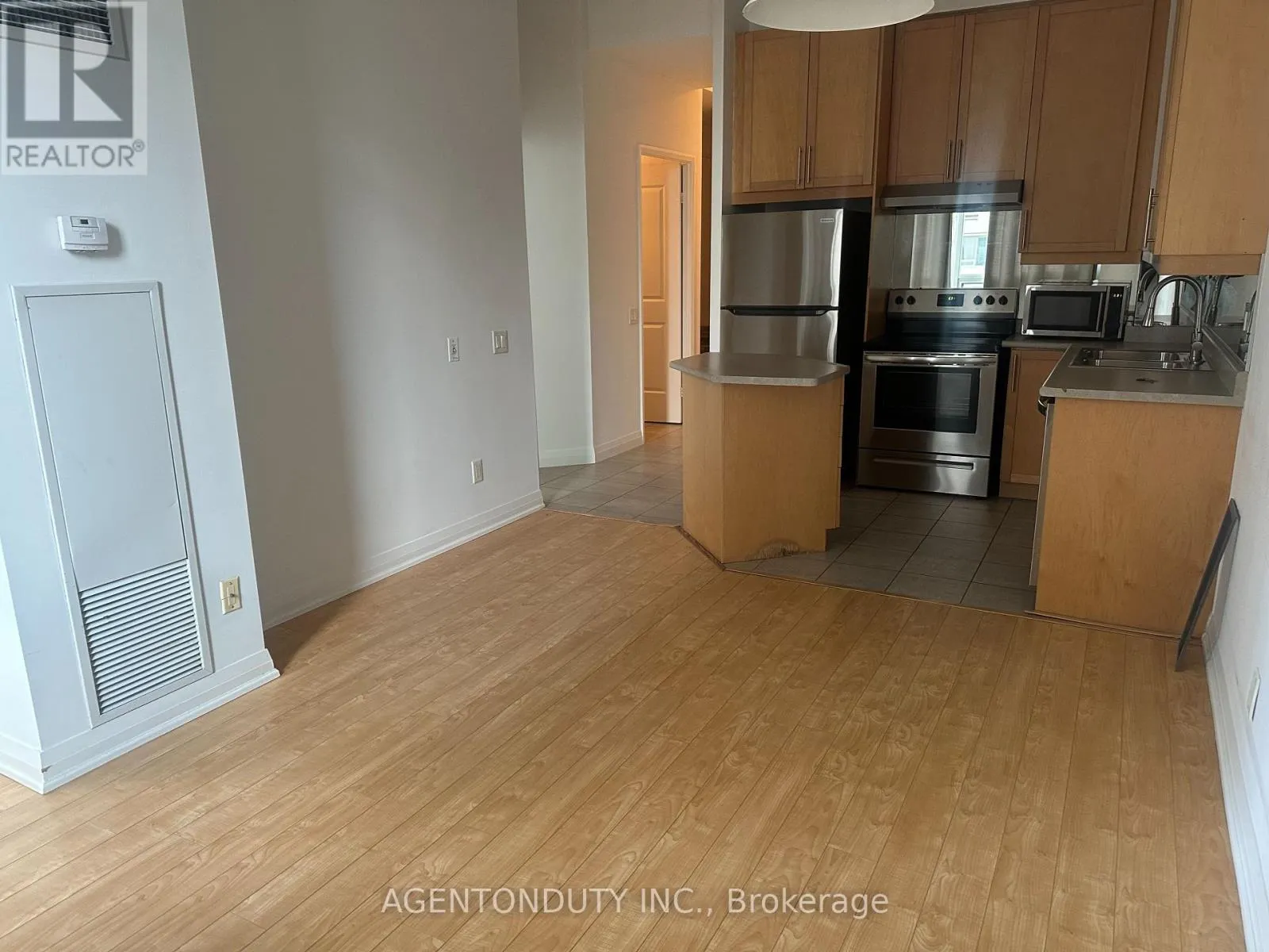 1804 - 1121 BAY STREET
