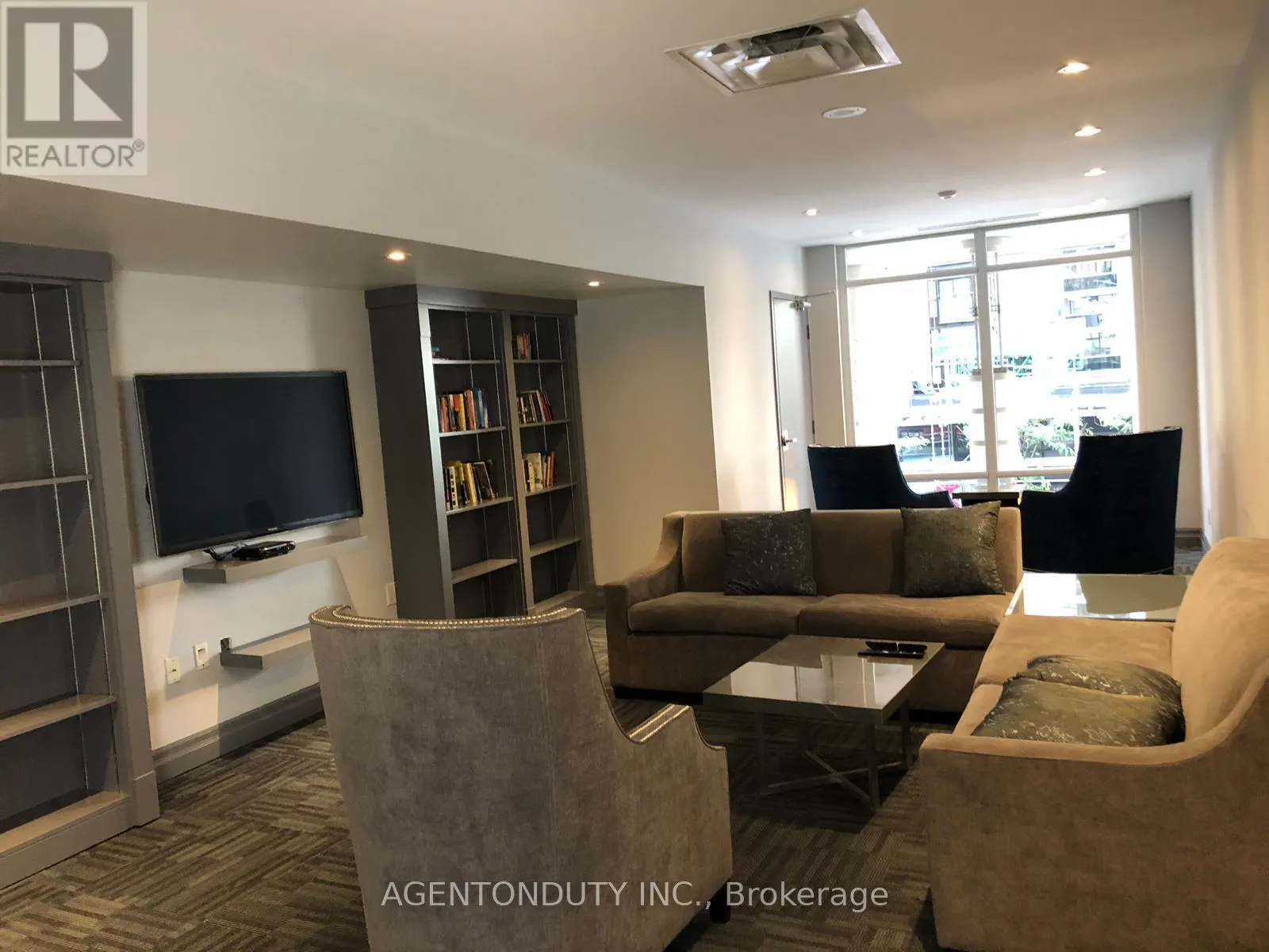 1804 - 1121 BAY STREET