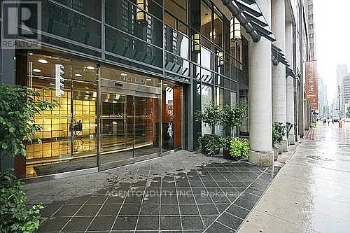 1804 - 1121 BAY STREET