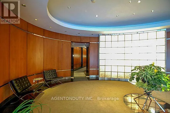 1804 - 1121 BAY STREET