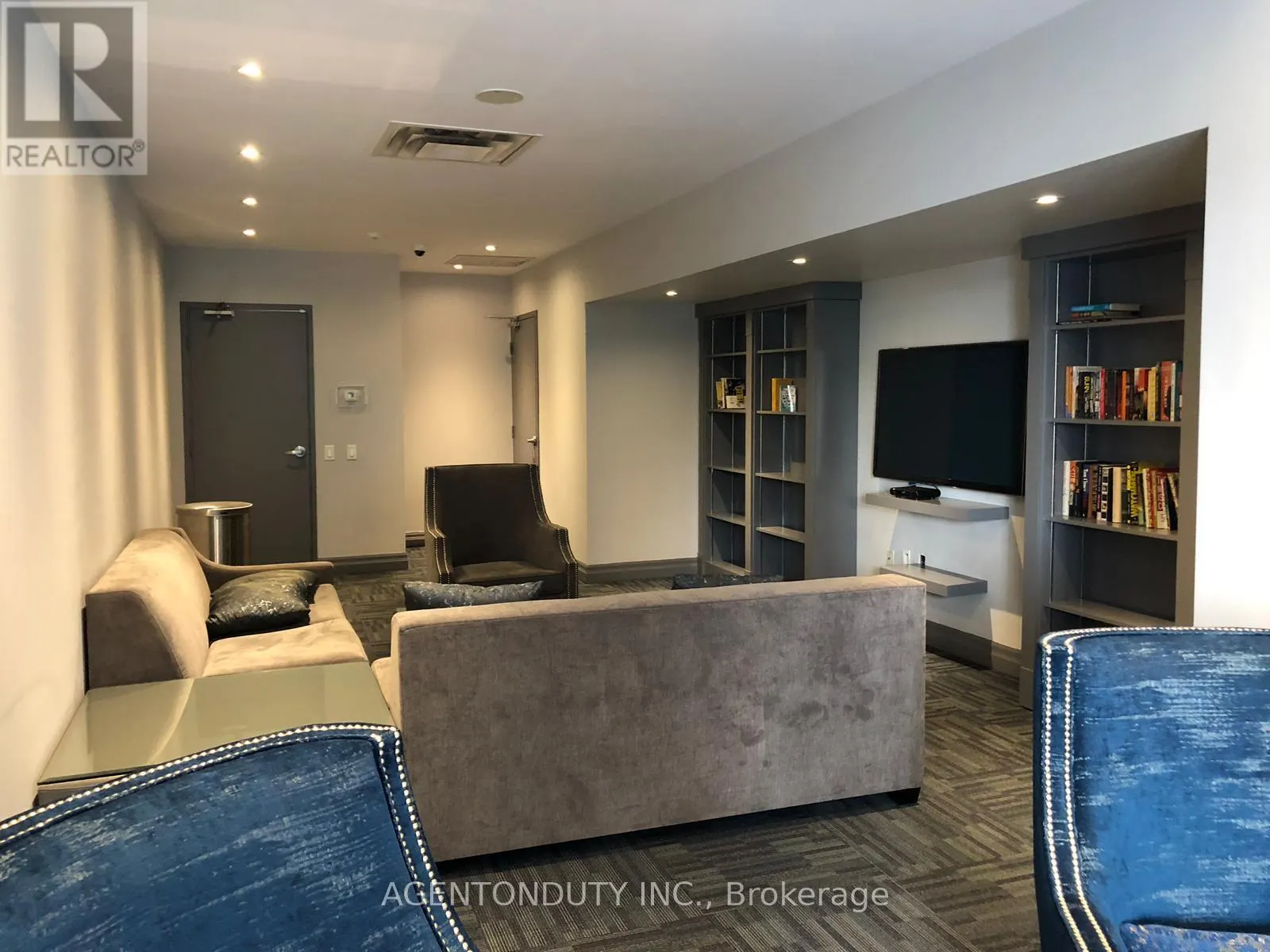 1804 - 1121 BAY STREET