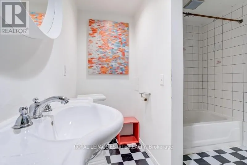 3 - 535 QUEEN STREET E