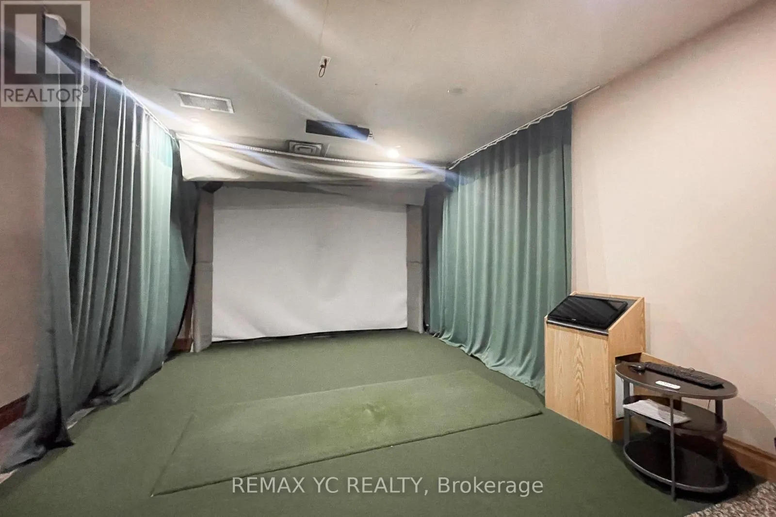 2410 - 5500 YONGE STREET