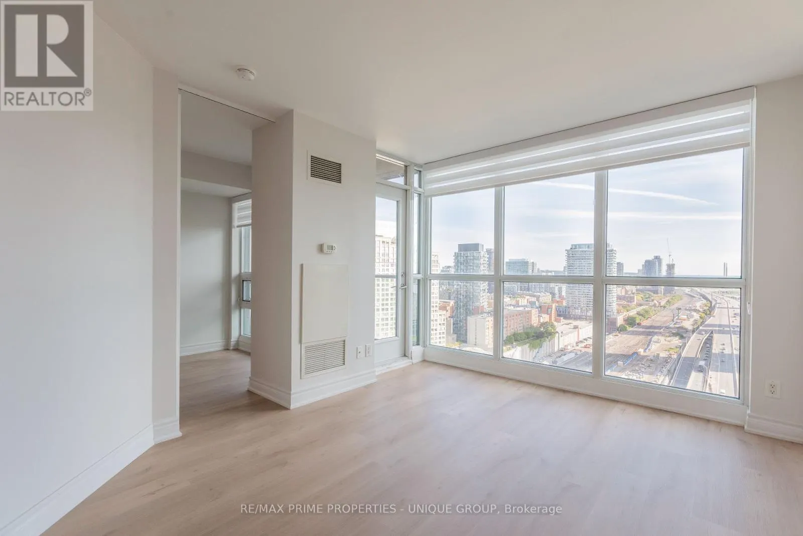 2706 - 18 YONGE STREET