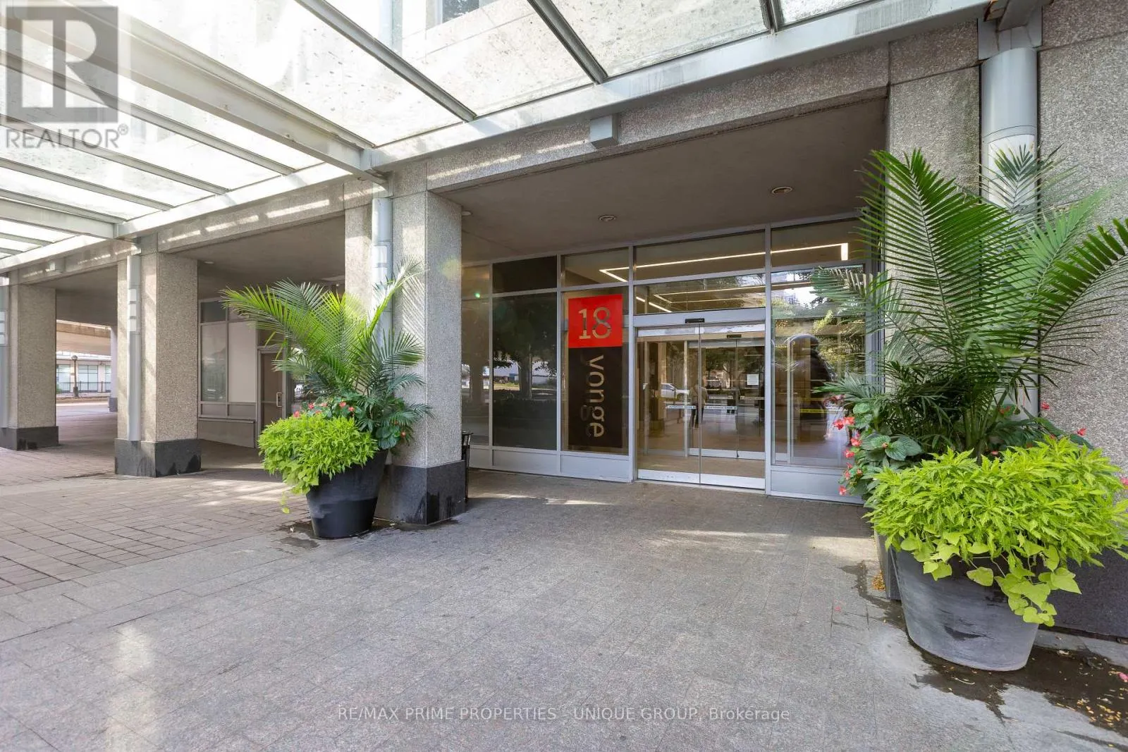 2706 - 18 YONGE STREET