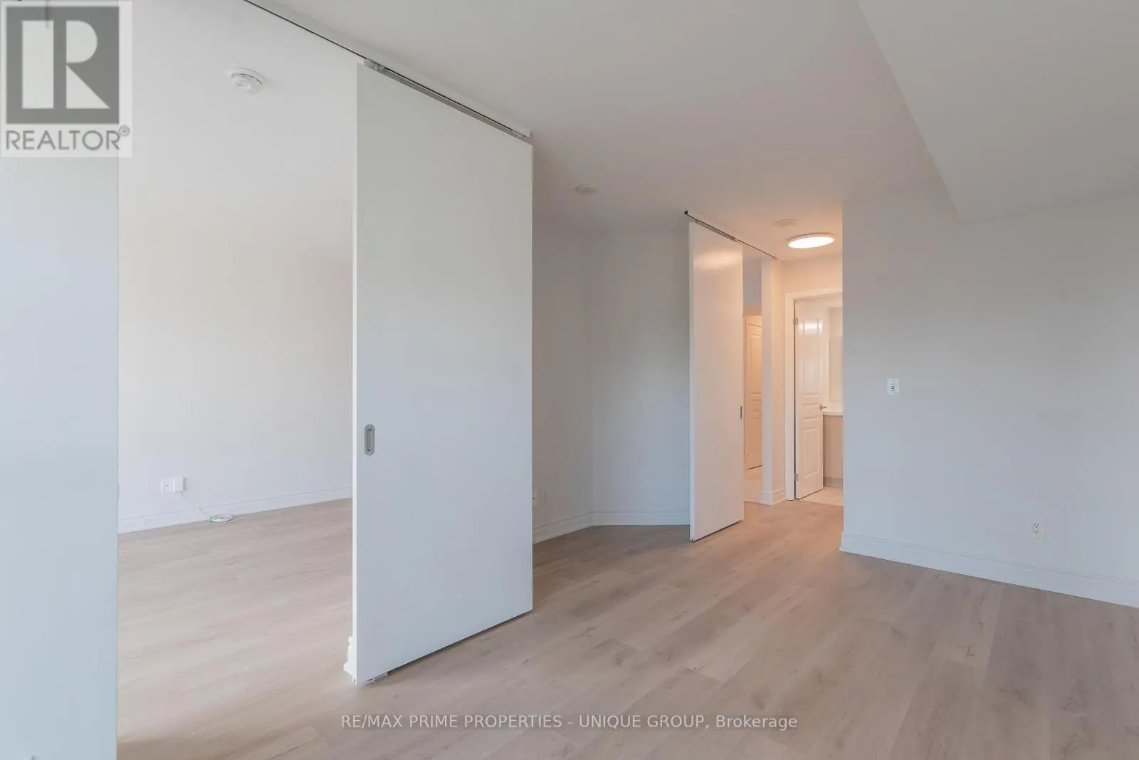2706 - 18 YONGE STREET