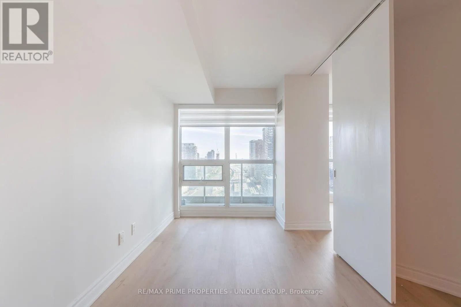 2706 - 18 YONGE STREET