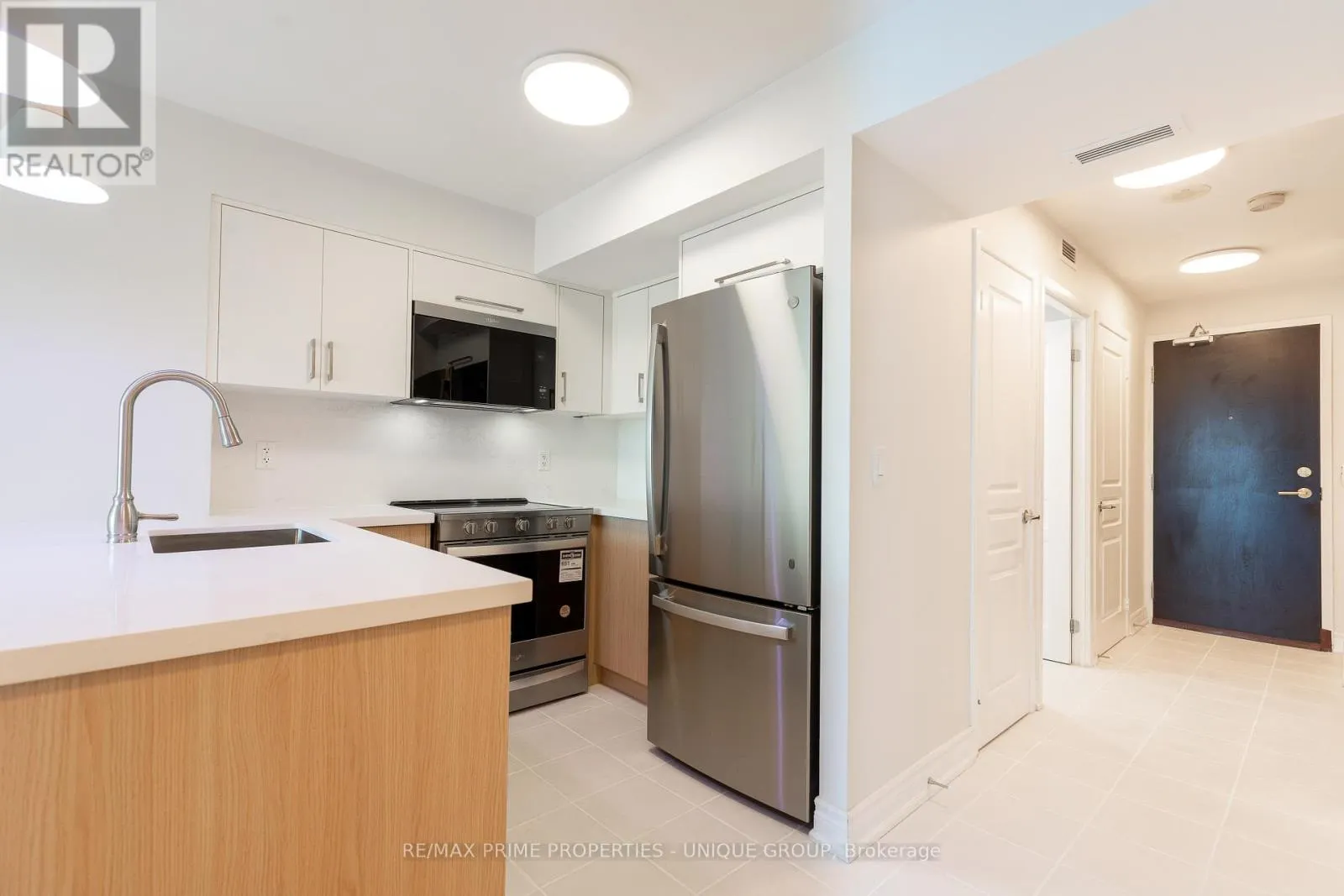 2706 - 18 YONGE STREET