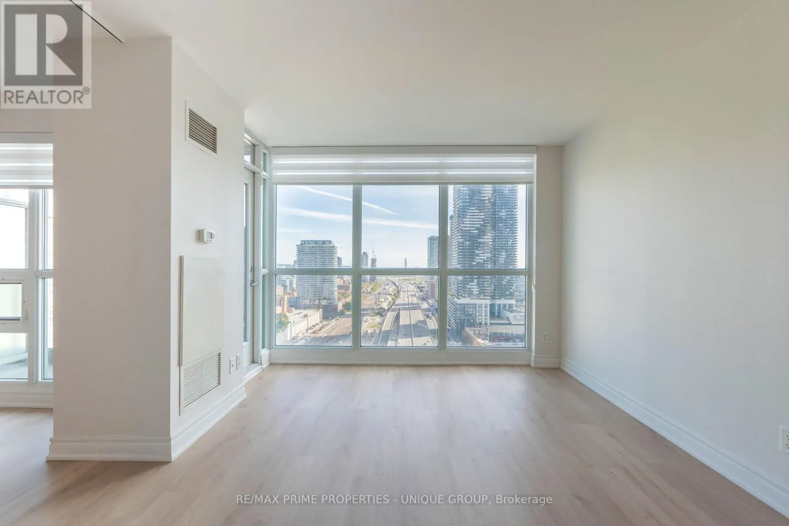 2706 - 18 YONGE STREET