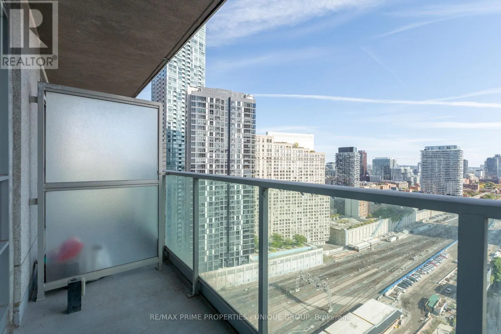 2706 - 18 YONGE STREET