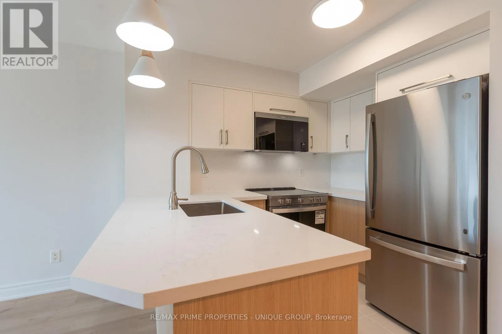 2706 - 18 YONGE STREET