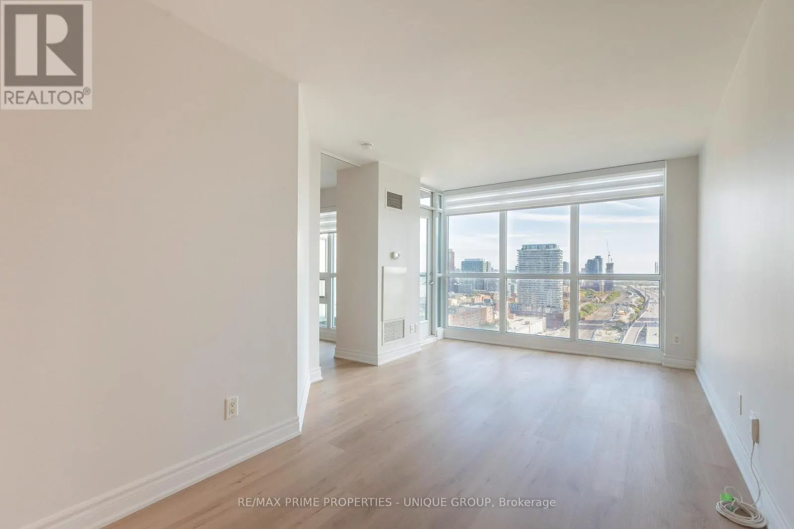 2706 - 18 YONGE STREET