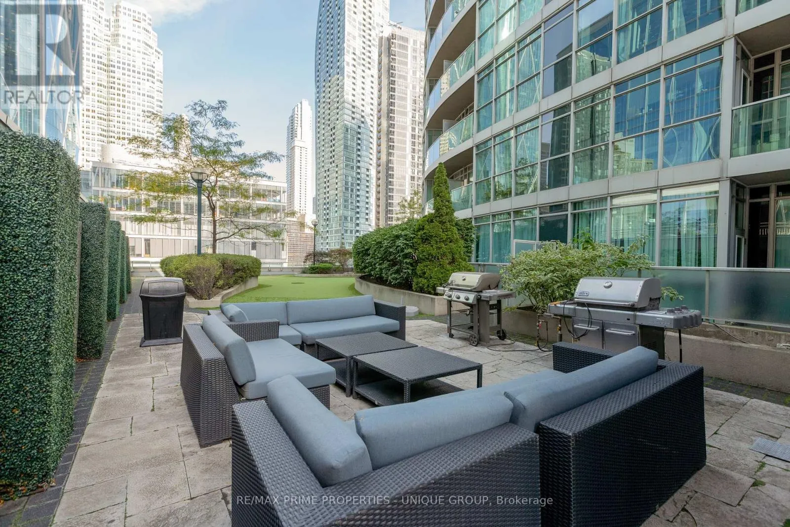 2706 - 18 YONGE STREET