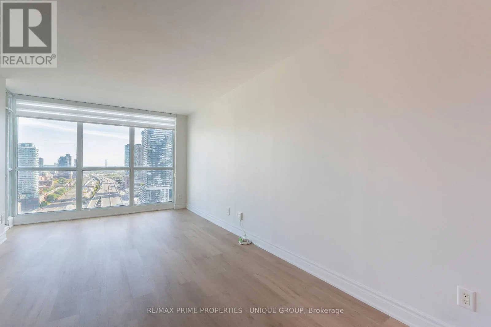 2706 - 18 YONGE STREET