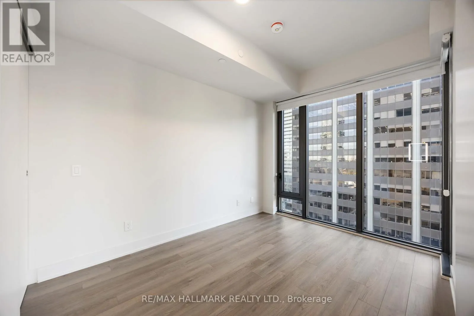 1403 - 8 CUMBERLAND STREET