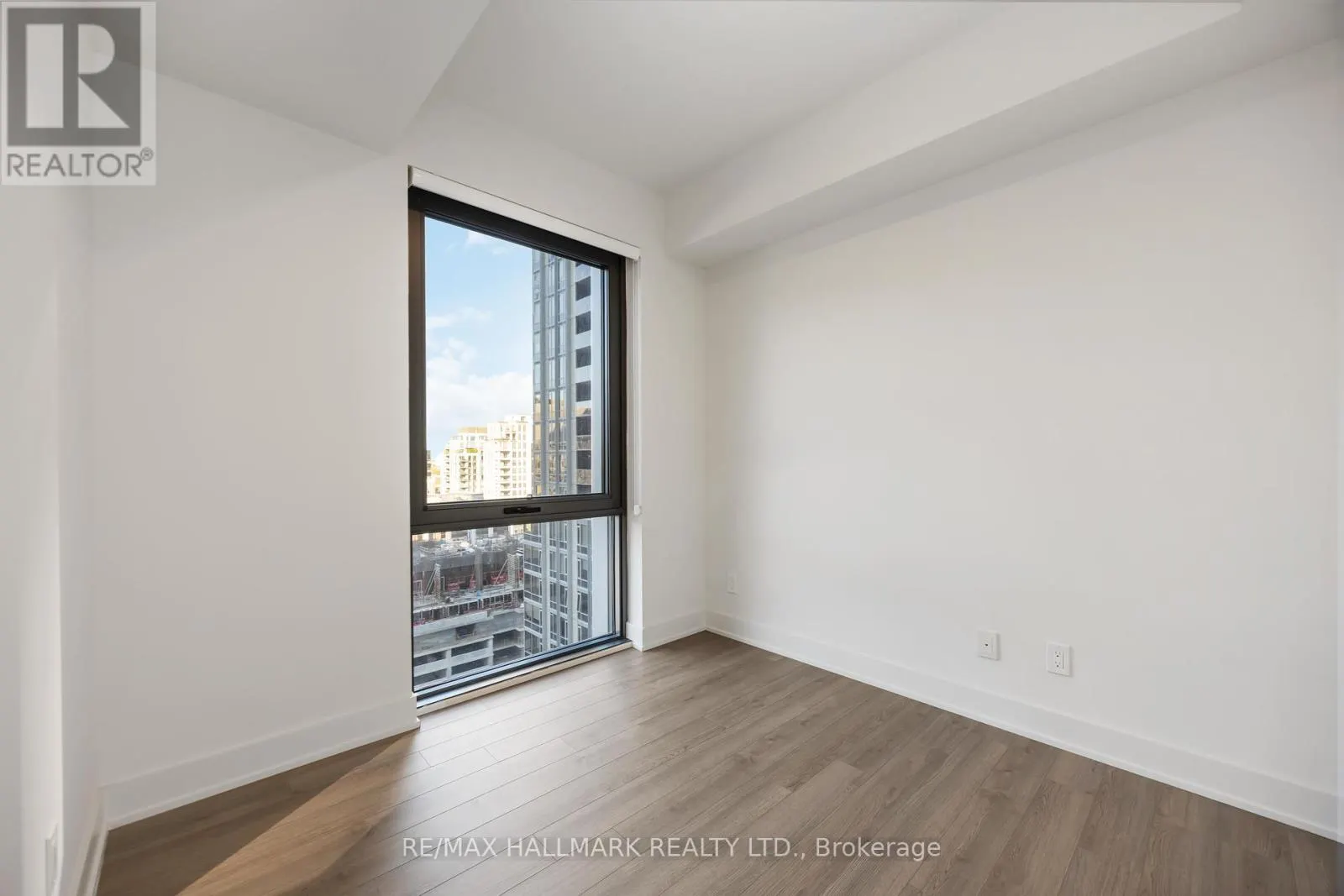 1403 - 8 CUMBERLAND STREET