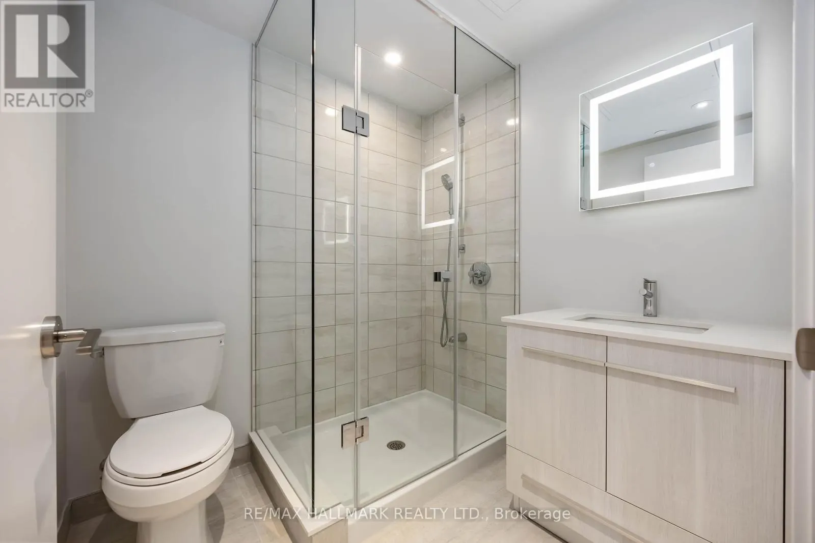 1403 - 8 CUMBERLAND STREET