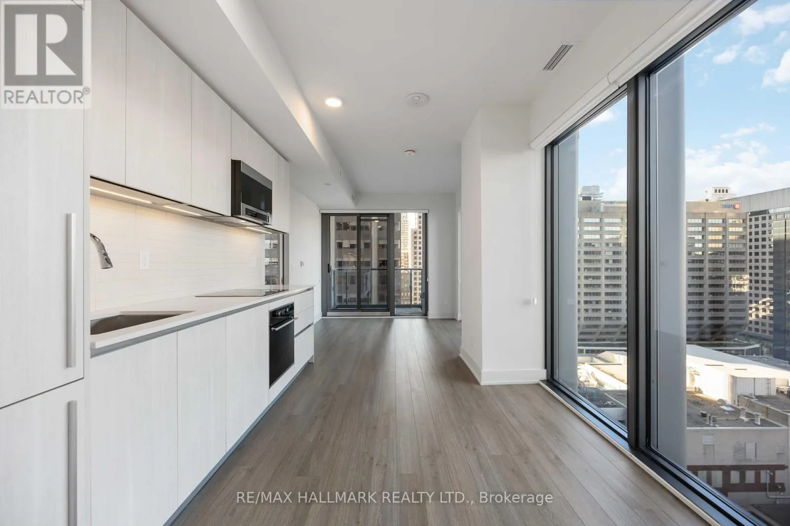 1403 - 8 CUMBERLAND STREET