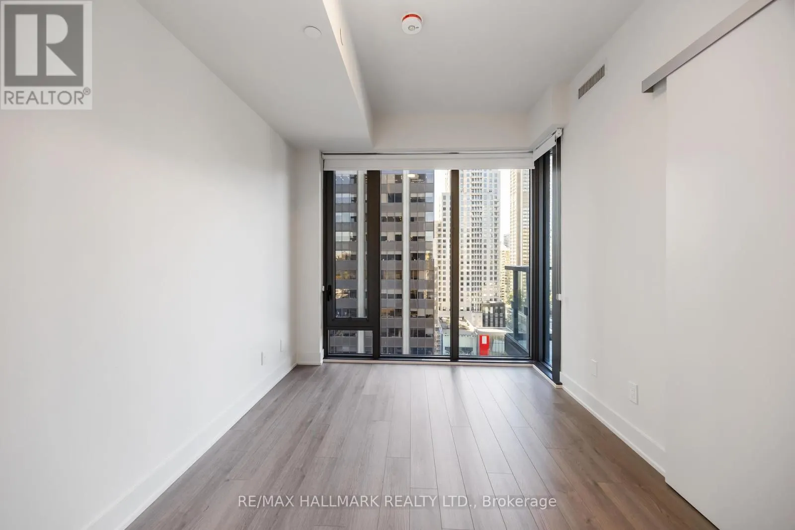 1403 - 8 CUMBERLAND STREET