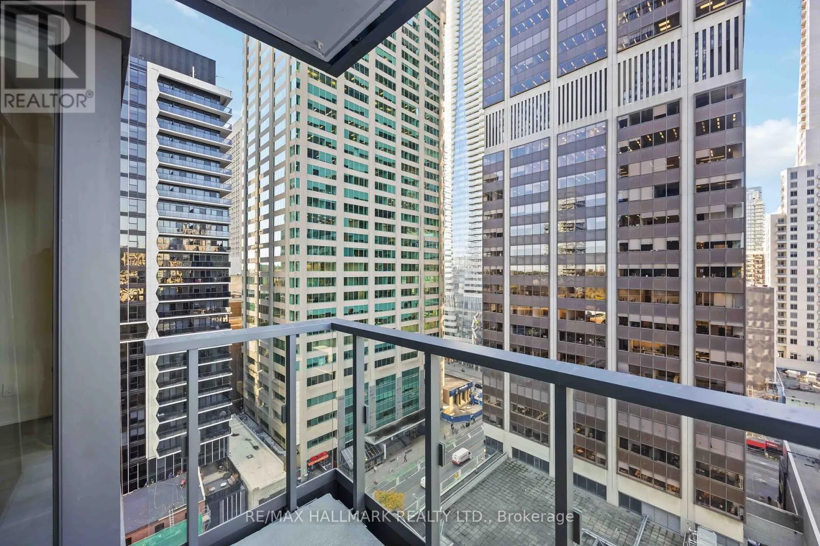 1403 - 8 CUMBERLAND STREET