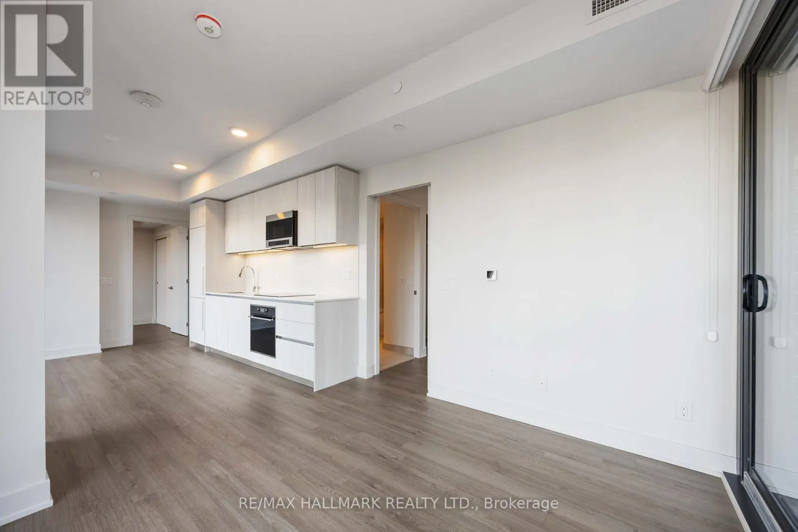 1403 - 8 CUMBERLAND STREET